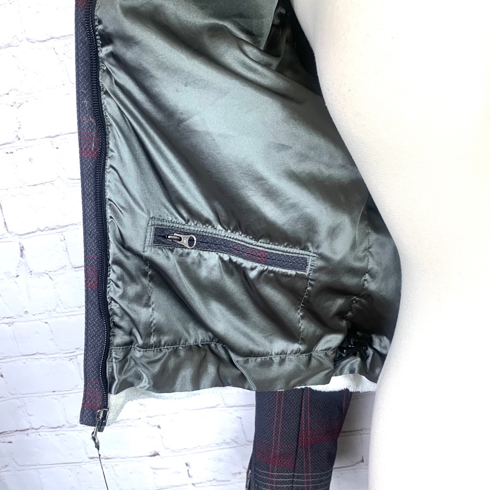 Like New |•MOUNTAIN HARDWEAR•| Commotion Retro Motion Snowboard Jacket - Picture 13 of 16